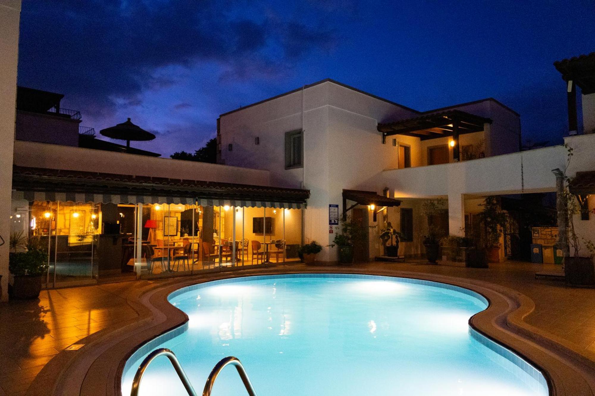 Hotel Pier Bodrum Marina ภายนอก รูปภาพ